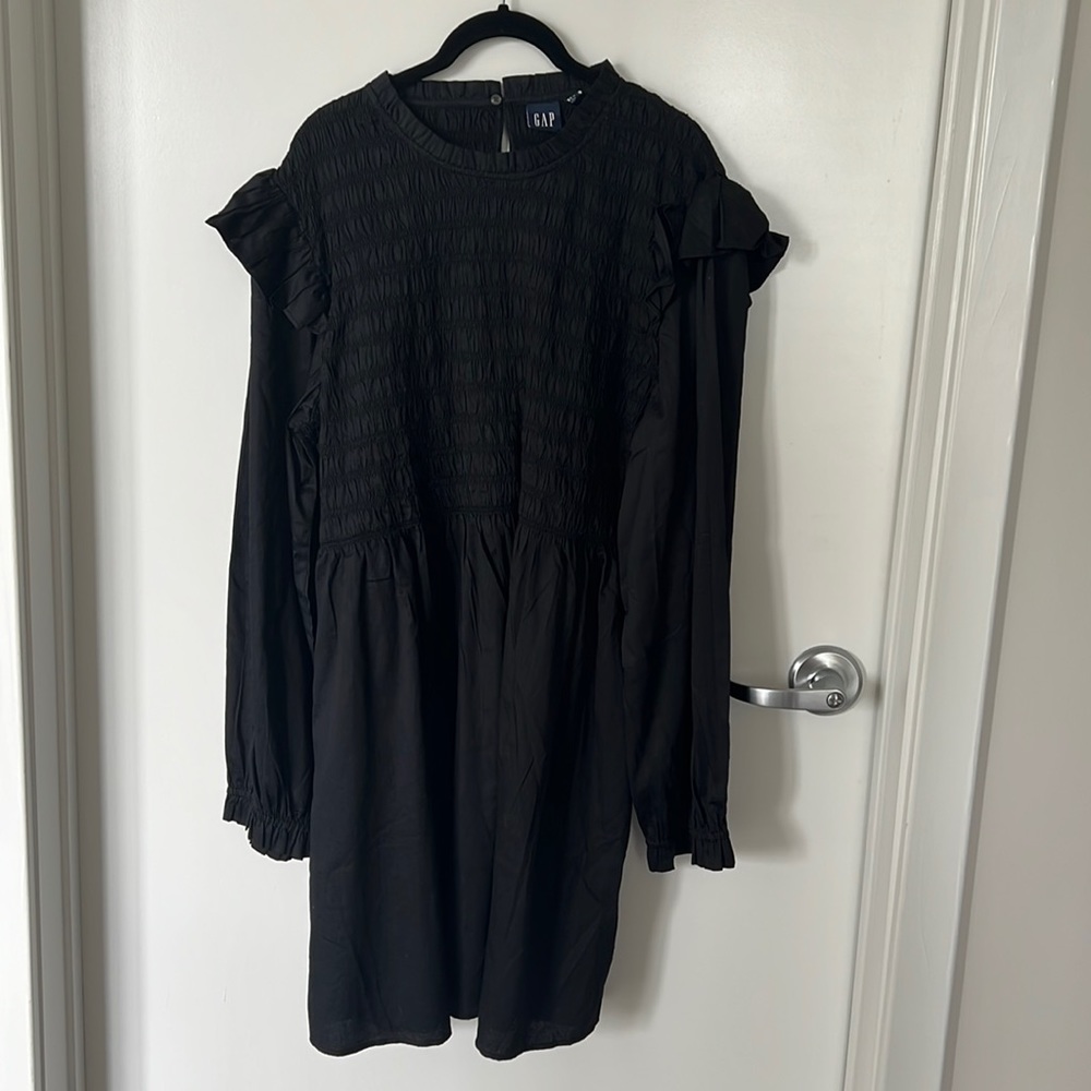 GAP long long-sleeved dress with ruffled shoulders